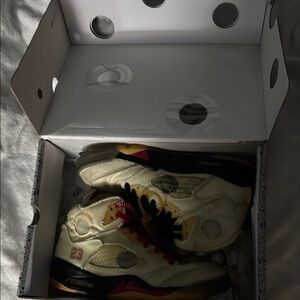 off white j5 used but good condition, box and all laces